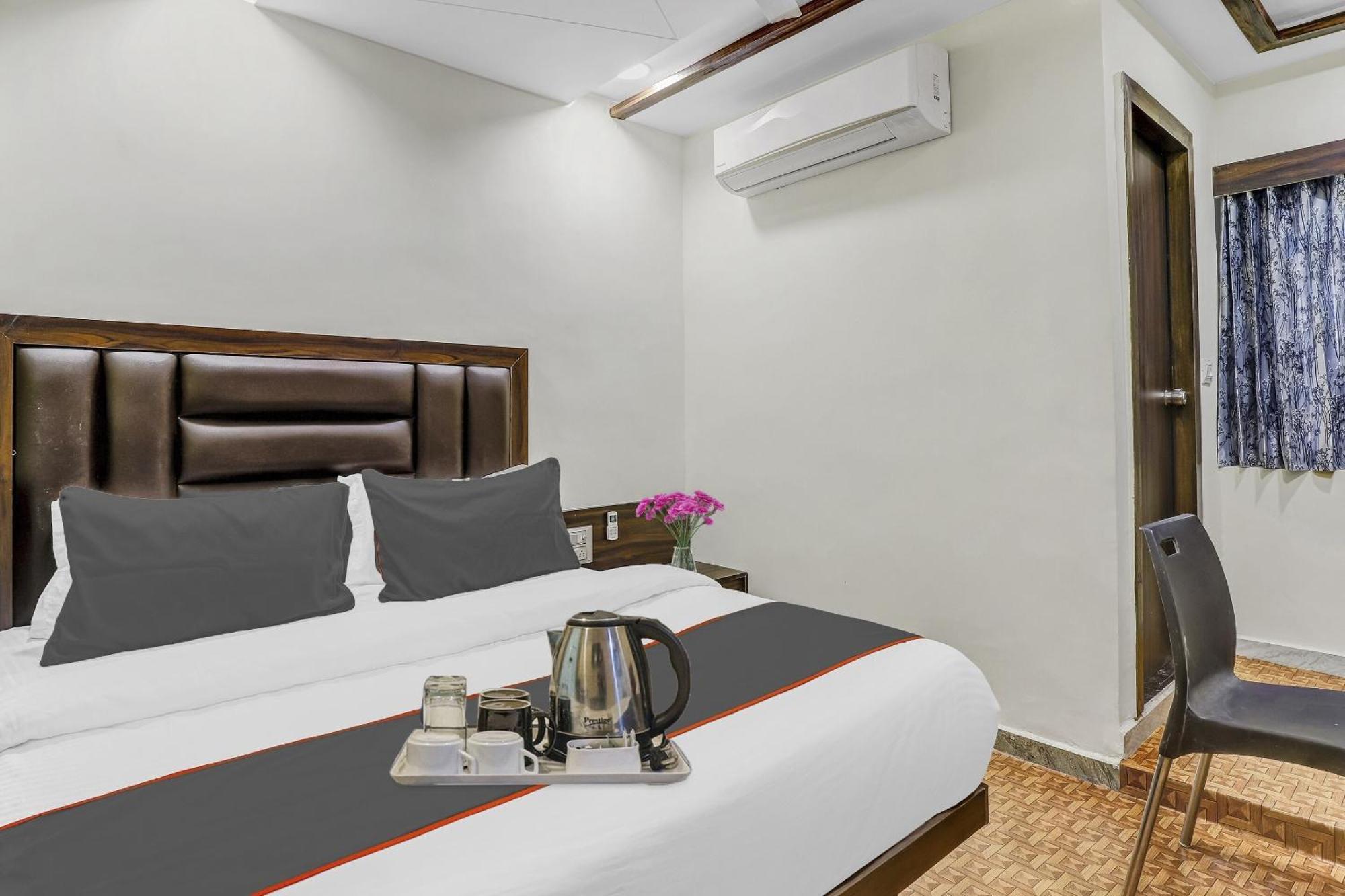 Hotel Collection O Laxmi Kuber Utrān Esterno foto