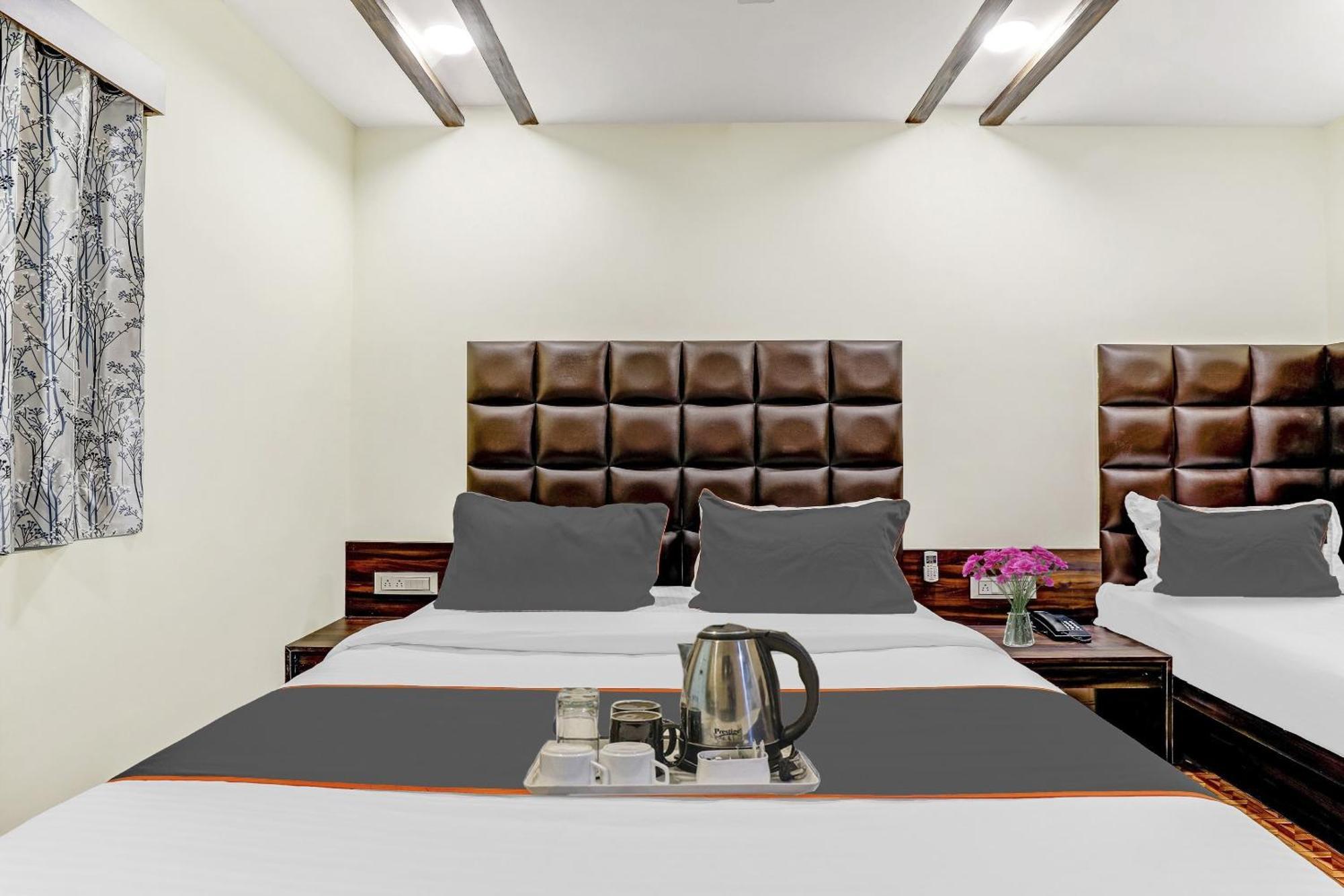 Hotel Collection O Laxmi Kuber Utrān Esterno foto