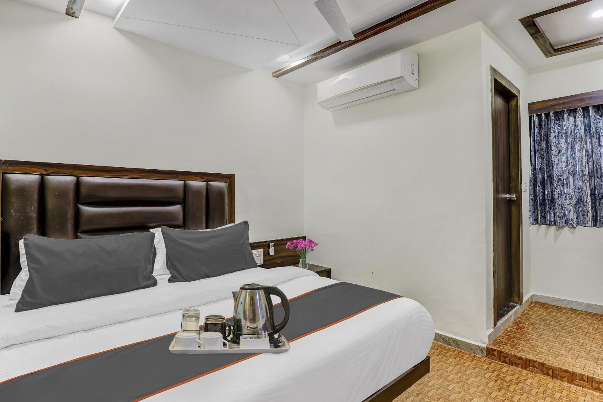Hotel Collection O Laxmi Kuber Utrān Esterno foto