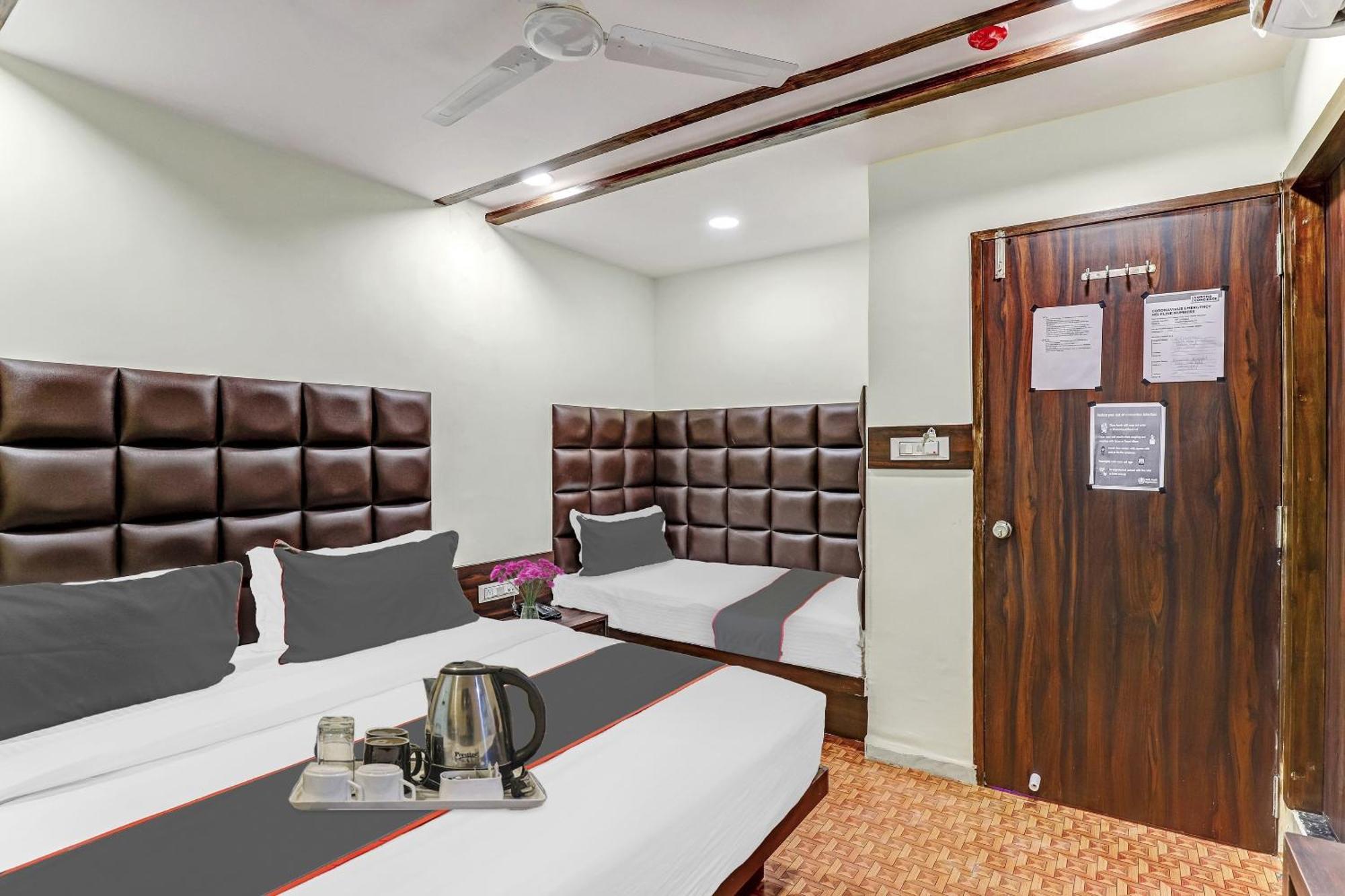 Hotel Collection O Laxmi Kuber Utrān Esterno foto